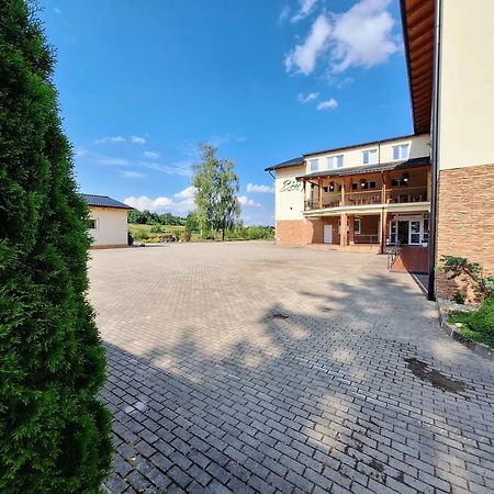Agrohotel Tri Brezy Hrustin Zewnętrze zdjęcie