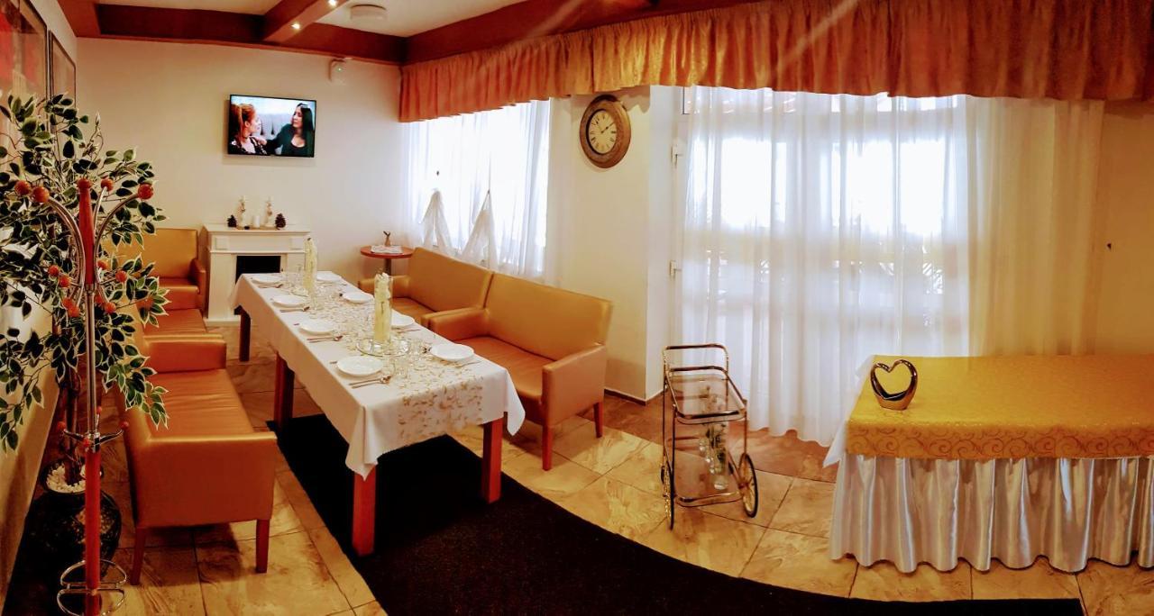 Agrohotel Tri Brezy Hrustin Zewnętrze zdjęcie