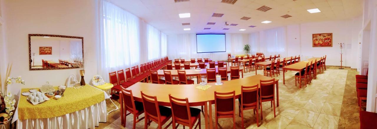 Agrohotel Tri Brezy Hrustin Zewnętrze zdjęcie