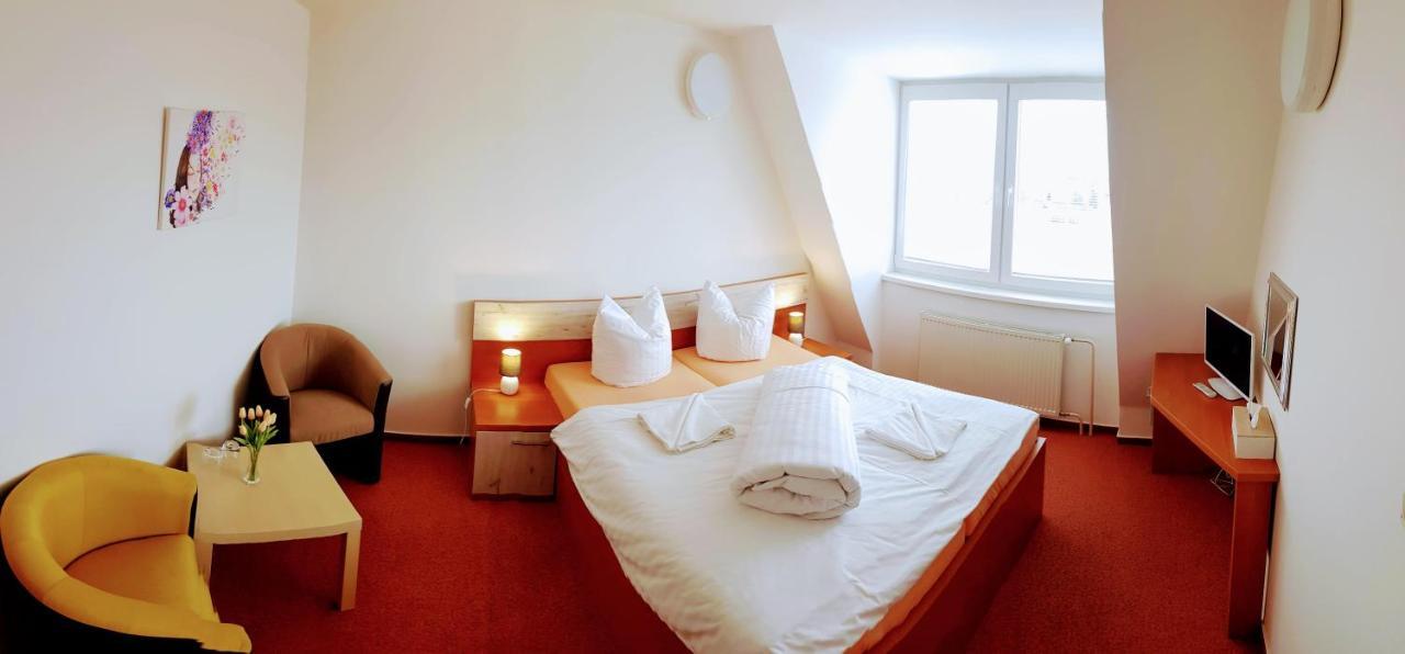 Agrohotel Tri Brezy Hrustin Zewnętrze zdjęcie