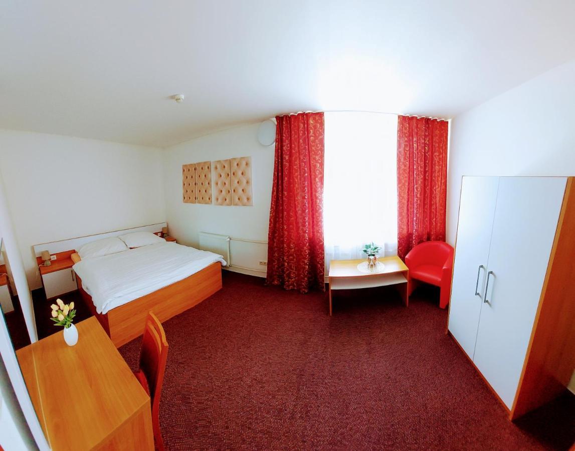 Agrohotel Tri Brezy Hrustin Zewnętrze zdjęcie