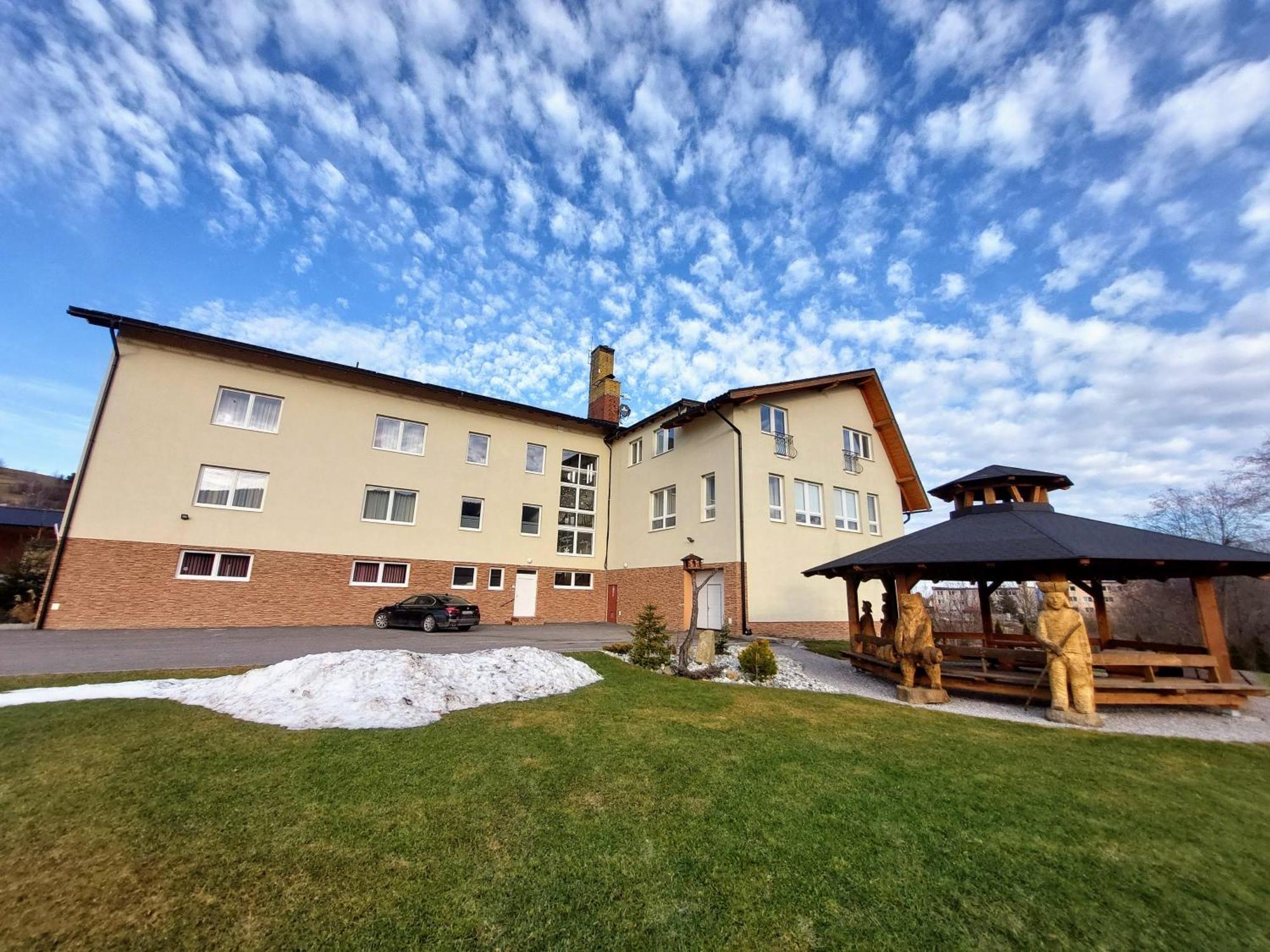 Agrohotel Tri Brezy Hrustin Zewnętrze zdjęcie
