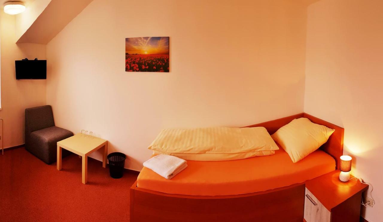 Agrohotel Tri Brezy Hrustin Zewnętrze zdjęcie