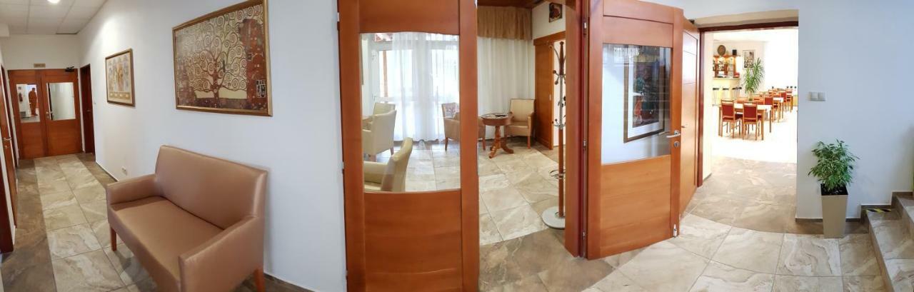 Agrohotel Tri Brezy Hrustin Zewnętrze zdjęcie