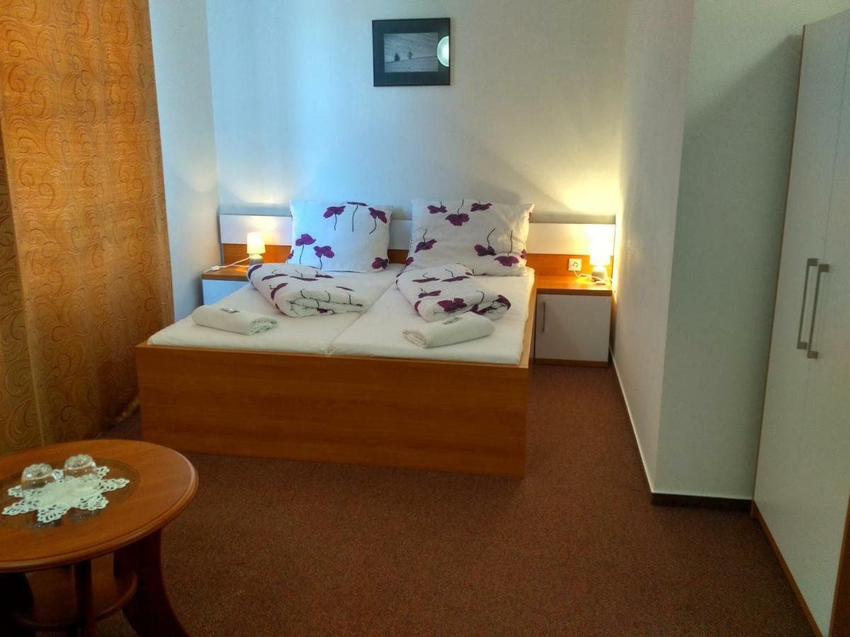 Agrohotel Tri Brezy Hrustin Zewnętrze zdjęcie