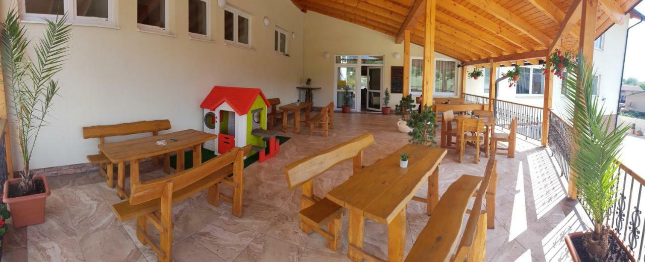 Agrohotel Tri Brezy Hrustin Zewnętrze zdjęcie
