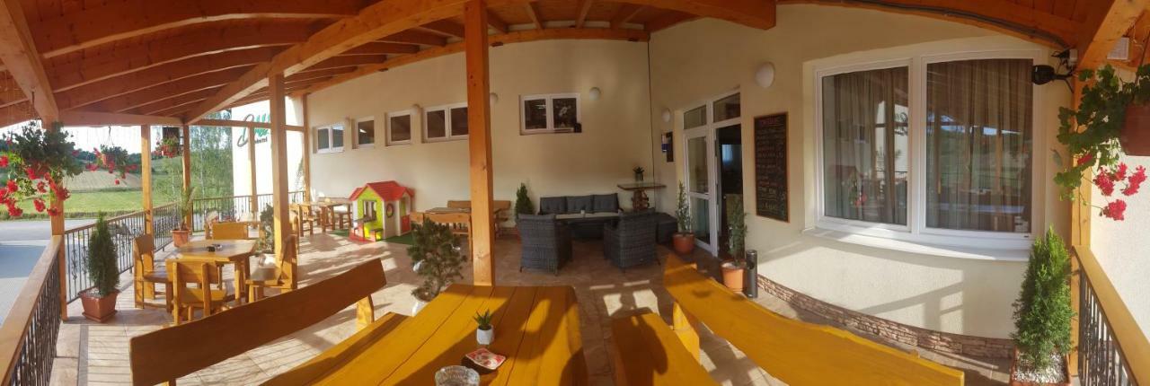 Agrohotel Tri Brezy Hrustin Zewnętrze zdjęcie