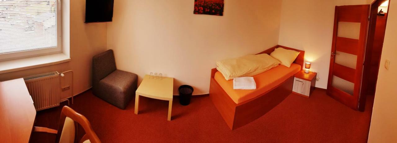 Agrohotel Tri Brezy Hrustin Zewnętrze zdjęcie