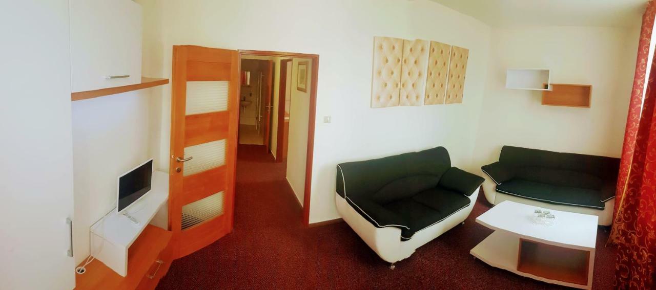 Agrohotel Tri Brezy Hrustin Zewnętrze zdjęcie