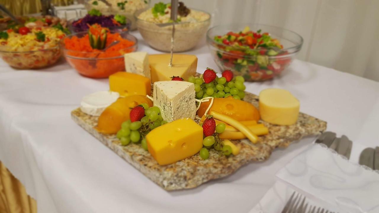 Agrohotel Tri Brezy Hrustin Zewnętrze zdjęcie