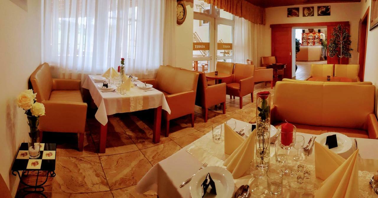 Agrohotel Tri Brezy Hrustin Zewnętrze zdjęcie