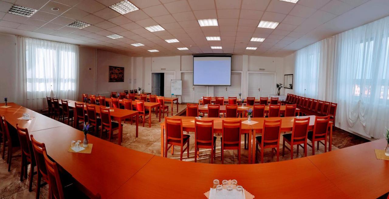 Agrohotel Tri Brezy Hrustin Zewnętrze zdjęcie