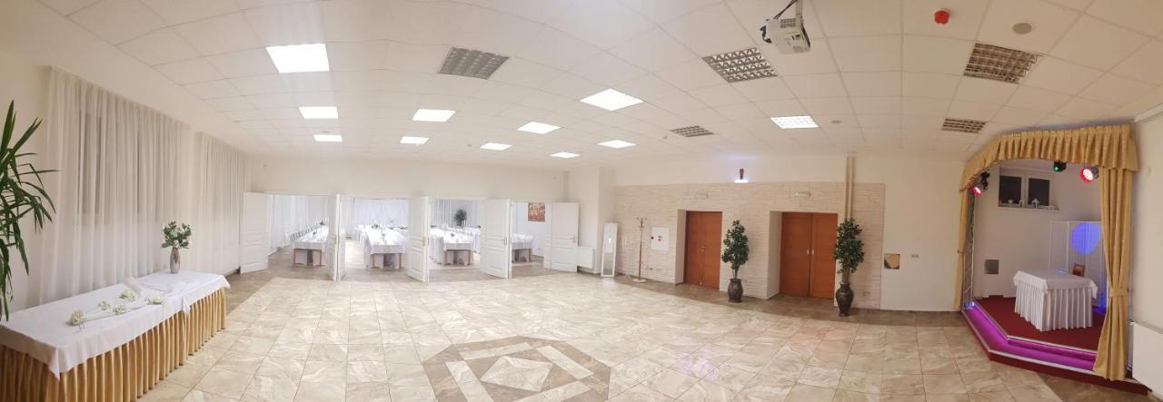 Agrohotel Tri Brezy Hrustin Zewnętrze zdjęcie